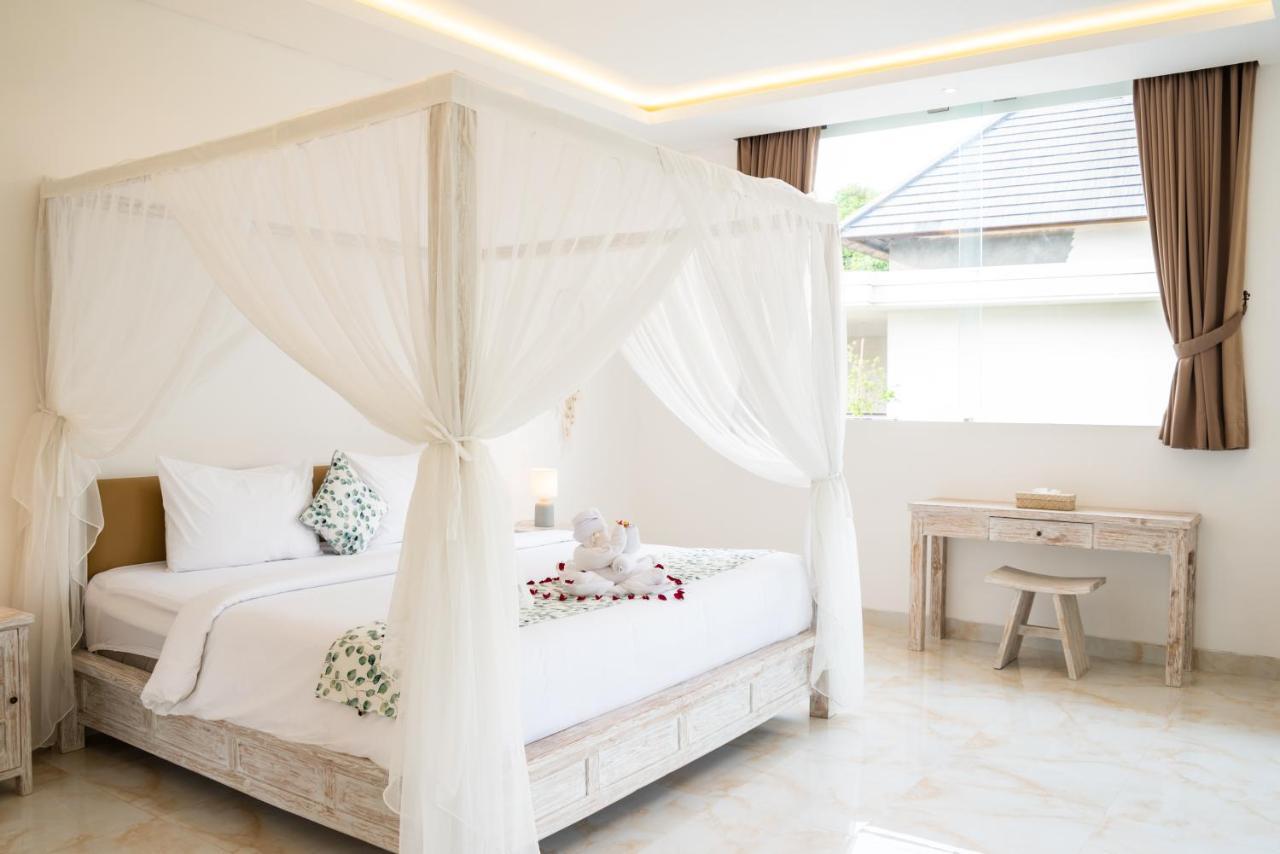 Bunga-bunga Kecil C * Seminyak (Bali)